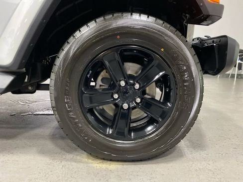 Used 2020 Jeep Wrangler Unlimited Sahara image 31