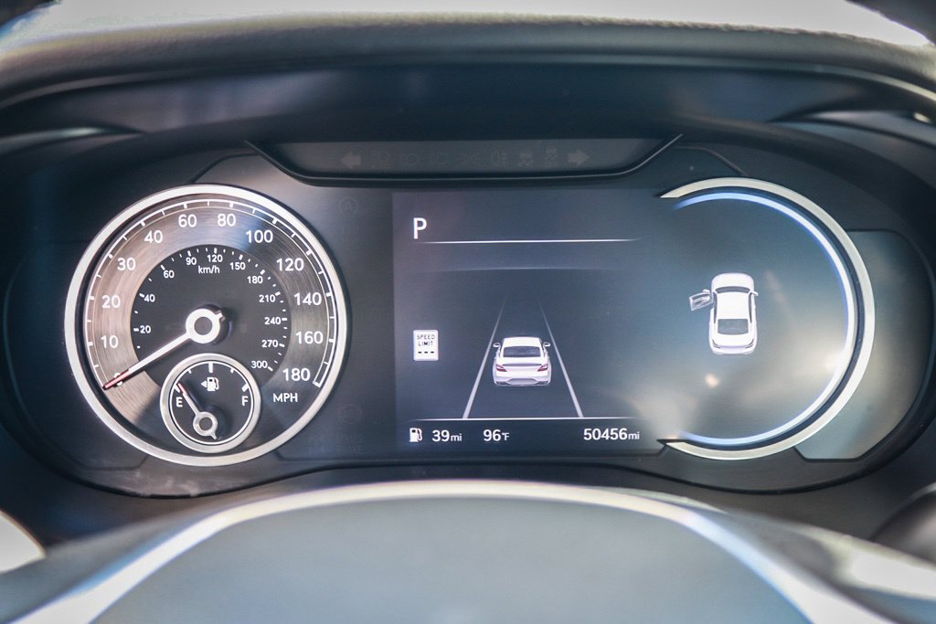 Used 2025 Genesis G70 2.5T RWD image 14