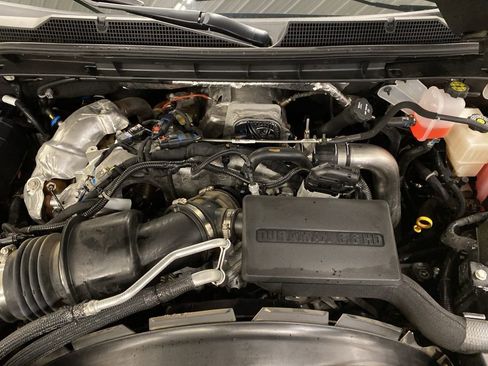Used 2025 Chevrolet Silverado 2500 LT w/ Convenience Package AWD/4WD image 4