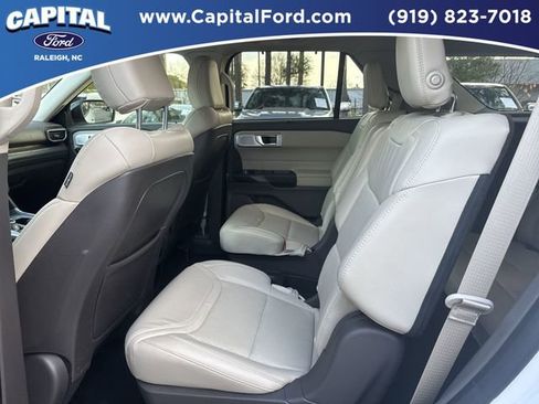 Used 2020 Ford Explorer Platinum w/ Premium Technology Package image 16