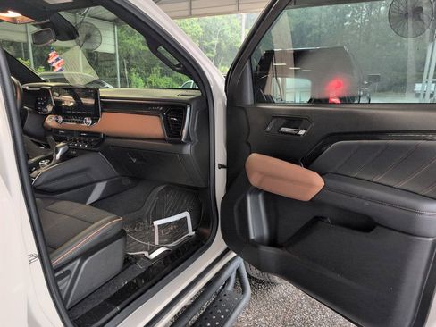 Used 2026 GMC Canyon AT4 AWD/4WD image 10