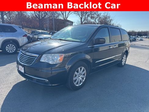 Used 2014 Chrysler Town & Country Touring w/ Driver Convenience Group image 1