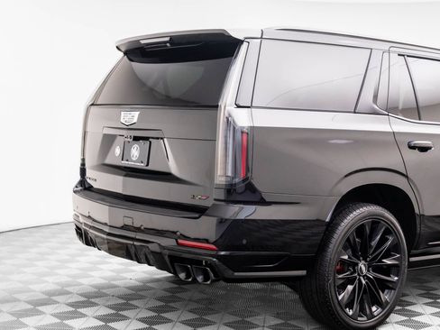 Certified 2025 Cadillac Escalade V w/ LPO, ONYX Package image 40