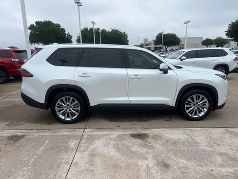 Used 2025 Toyota Grand Highlander AWD image 8