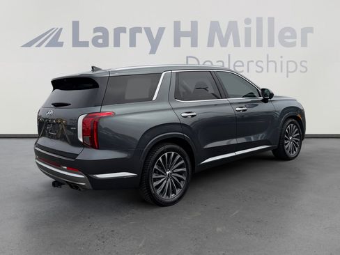 Used 2023 Hyundai Palisade Calligraphy image 5