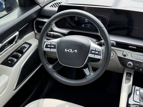 Certified 2023 Kia Telluride S w/ S Sunroof Package AWD/4WD image 15