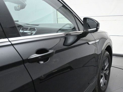 Used 2023 Volkswagen Tiguan SE w/ Panoramic Sunroof Package AWD/4WD image 14