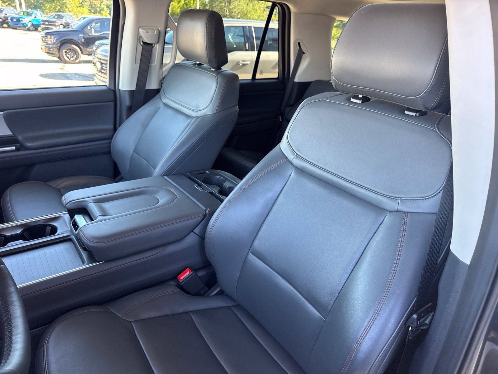 Certified 2025 Ford Expedition Active AWD/4WD image 25