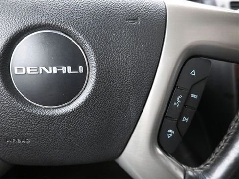 Used 2013 GMC Yukon XL Denali image 31