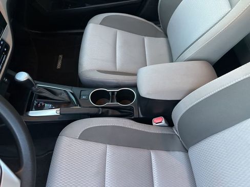 Used 2019 Toyota Corolla LE image 41