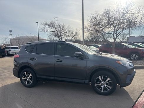 Used 2018 Toyota RAV4 XLE image 4