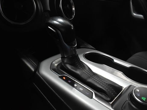 Used 2020 Chevrolet Blazer LT FWD image 18