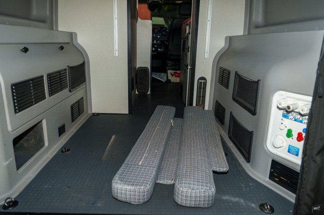 Used 2020 Mercedes-Benz Sprinter 2500 image 33