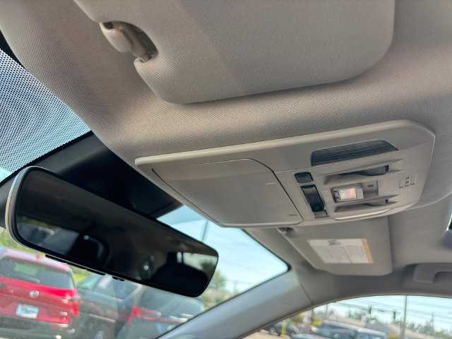 Used 2021 Toyota Highlander Limited FWD image 29