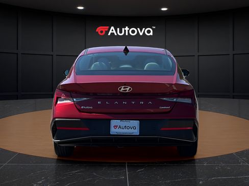 Used 2024 Hyundai Elantra Limited FWD image 4