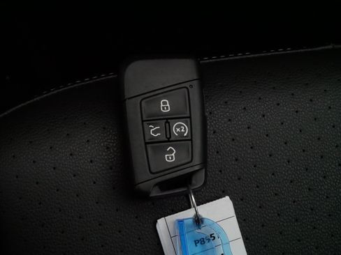 Used 2024 Volkswagen Jetta SE FWD image 32