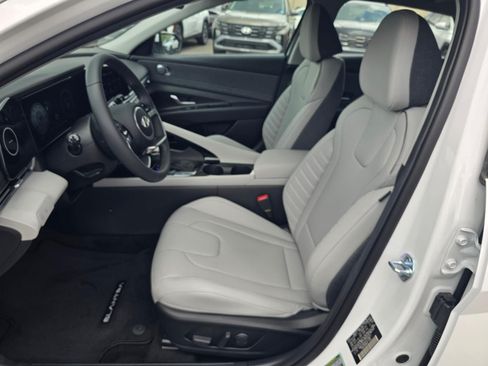 Used 2026 Hyundai Elantra Limited FWD image 11