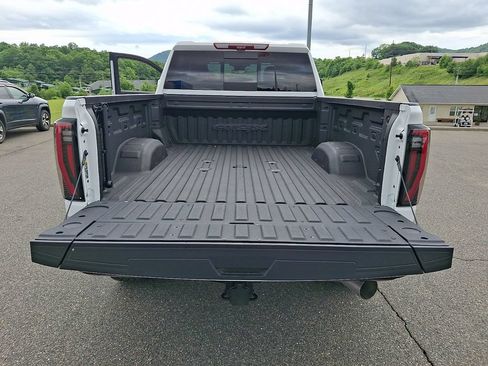 Used 2024 GMC Sierra 2500 AT4X AWD/4WD image 30