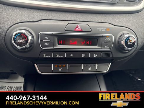 Used 2019 Kia Sorento LX w/ LX Convenience Package image 3