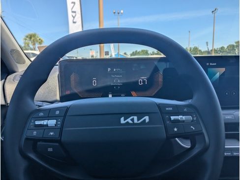 Used 2025 Kia K4 FWD image 17