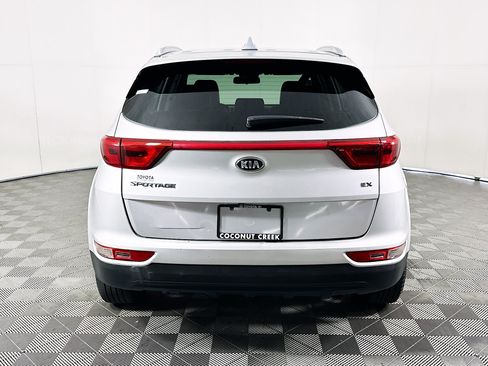 Used 2018 Kia Sportage EX FWD image 4