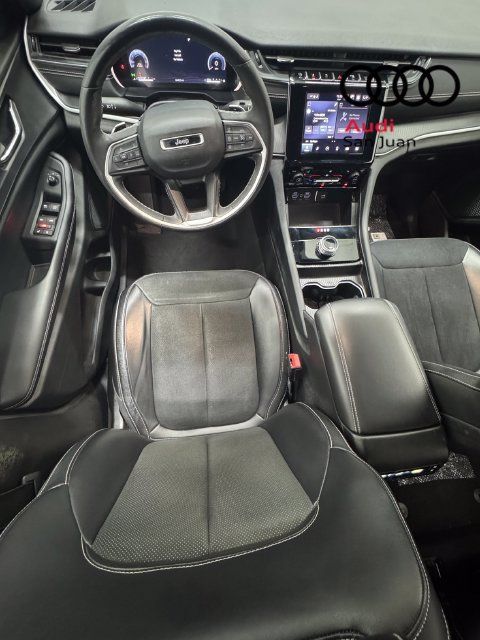 Used 2024 Jeep Grand Cherokee L Altitude AWD/4WD image 30