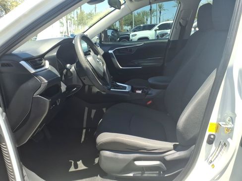Used 2021 Toyota RAV4 LE w/ Carpet Mat Package (TMS) FWD image 15