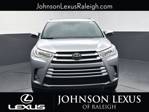 Used 2018 Toyota Highlander XLE AWD/4WD image 4