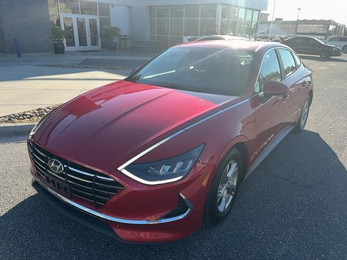 Used 2021 Hyundai Sonata SE image 2
