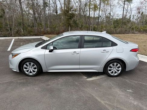 Used 2024 Toyota Corolla LE image 2