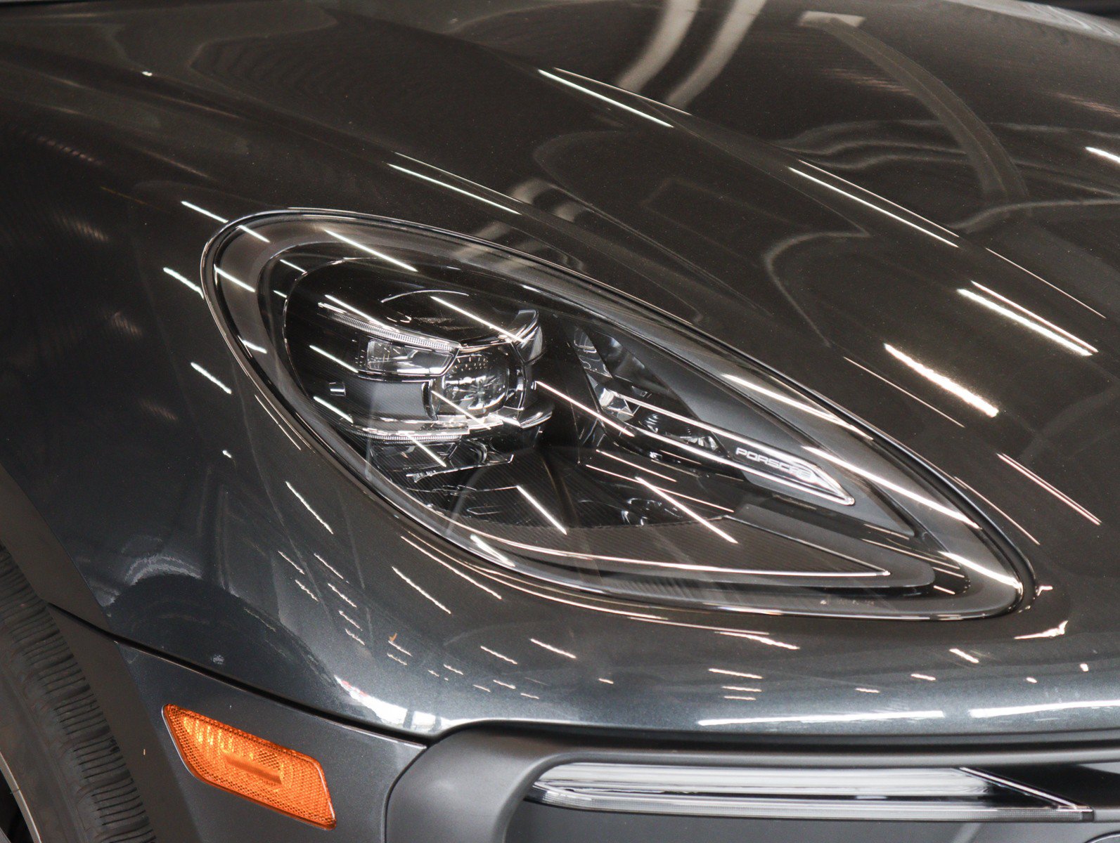 Certified 2024 Porsche Macan AWD/4WD image 23