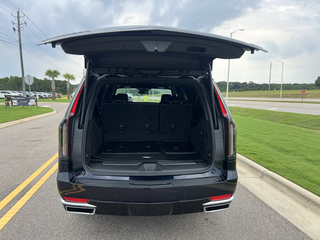 Used 2023 Cadillac Escalade ESV Luxury AWD/4WD image 7