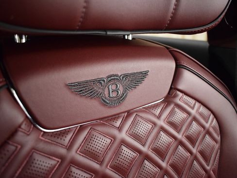 Used 2023 Bentley Flying Spur V8 image 37