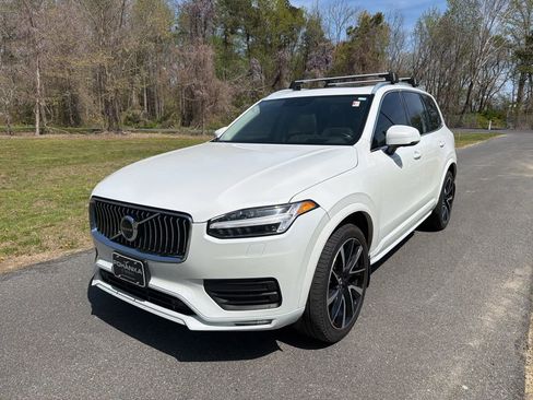 Used 2022 Volvo XC90 T6 Momentum w/ Advanced Package image 2