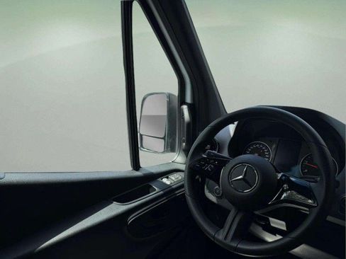 Used 2025 Mercedes-Benz Sprinter 2500 image 12