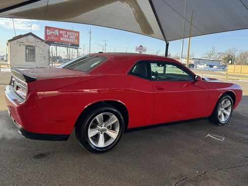 Used 2023 Dodge Challenger SXT image 6