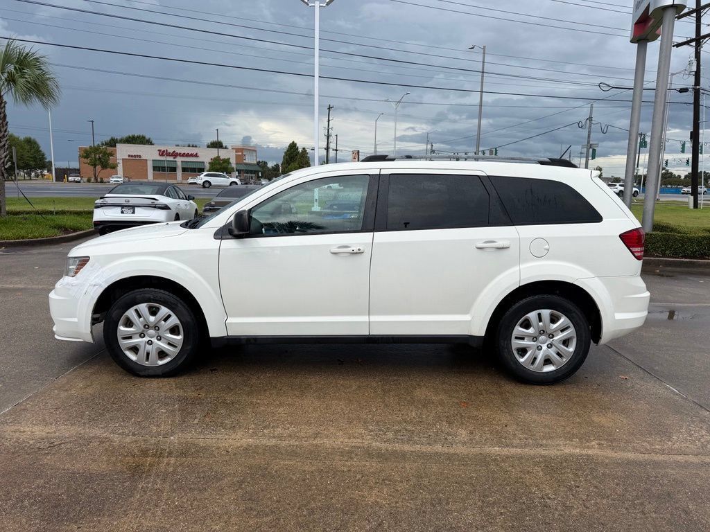Used 2017 Dodge Journey SE FWD image 2