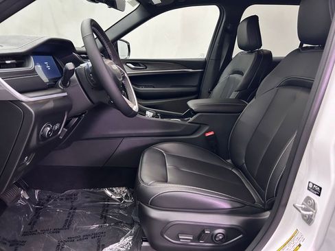 New 2025 Jeep Grand Cherokee Limited w/ Trailer Tow Package image 15