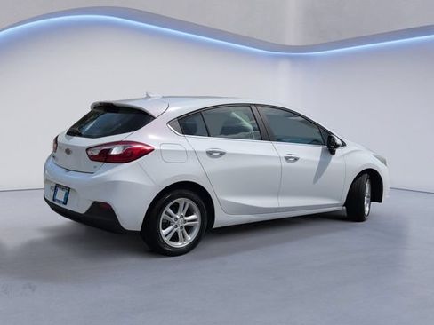 Used 2017 Chevrolet Cruze LT w/ Convenience Package FWD image 4