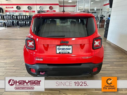 Certified 2017 Jeep Renegade Trailhawk w/ Premium Trailhawk Package AWD/4WD image 4