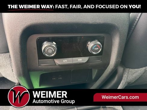 Used 2025 Chevrolet Traverse LT AWD/4WD image 19