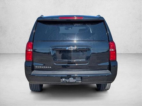 Used 2018 Chevrolet Suburban LT image 6