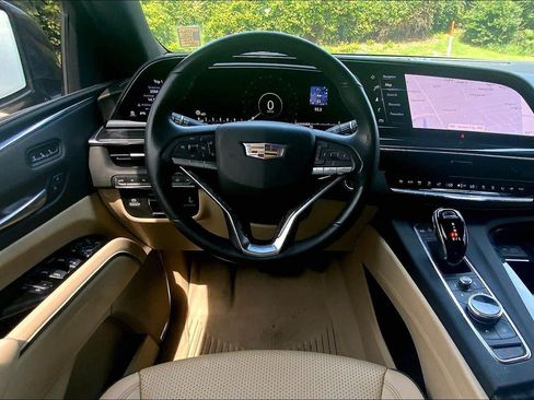 Used 2021 Cadillac Escalade ESV Premium Luxury w/ Driver Assist Tech Package AWD/4WD image 5
