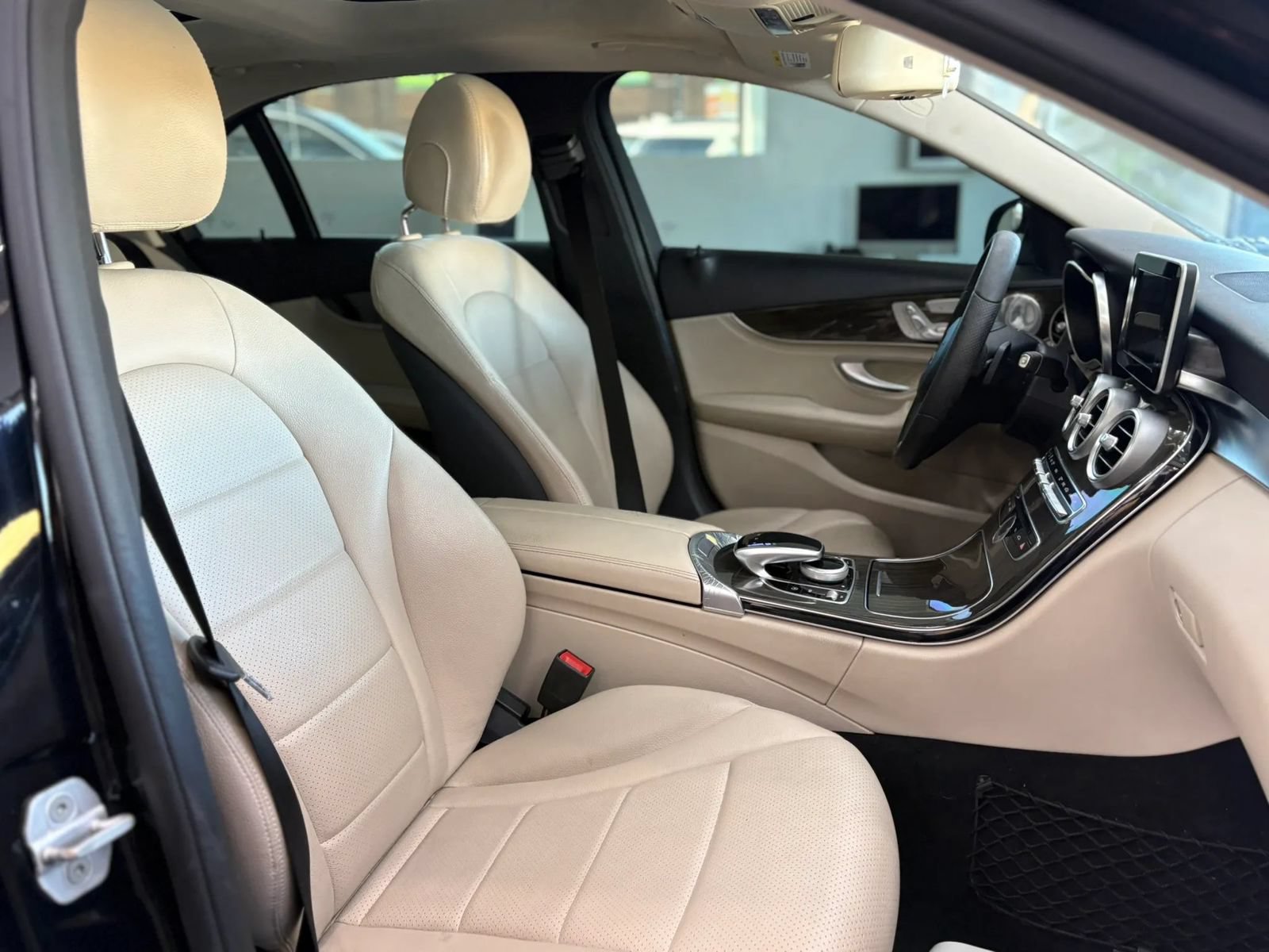 Used 2015 Mercedes-Benz C 300 4MATIC Sedan image 9