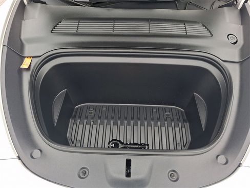 Used 2023 Tesla Model Y Long Range image 27