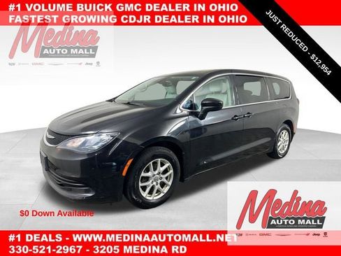 Used 2017 Chrysler Pacifica Touring FWD image 1
