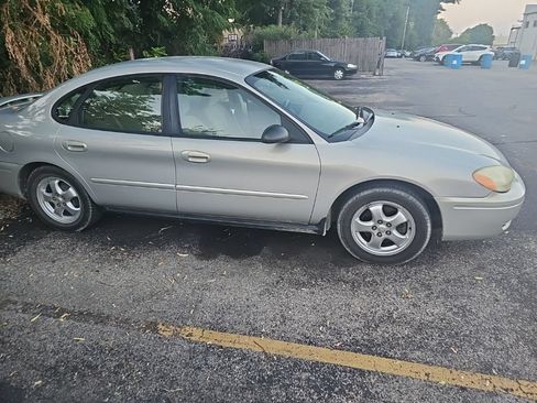 Used 2007 Ford Taurus SE FWD image 7