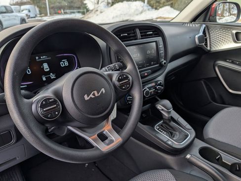 Used 2023 Kia Soul LX w/ LX Technology Package image 21