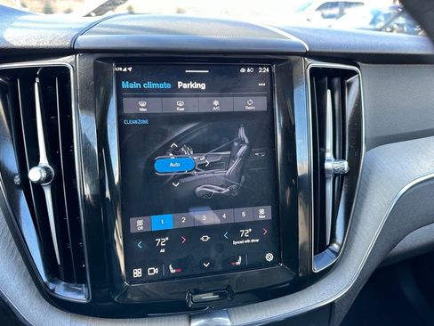 Used 2025 Volvo XC60 B5 Plus image 19