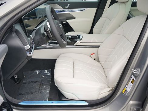 New 2026 BMW 750e xDrive image 12